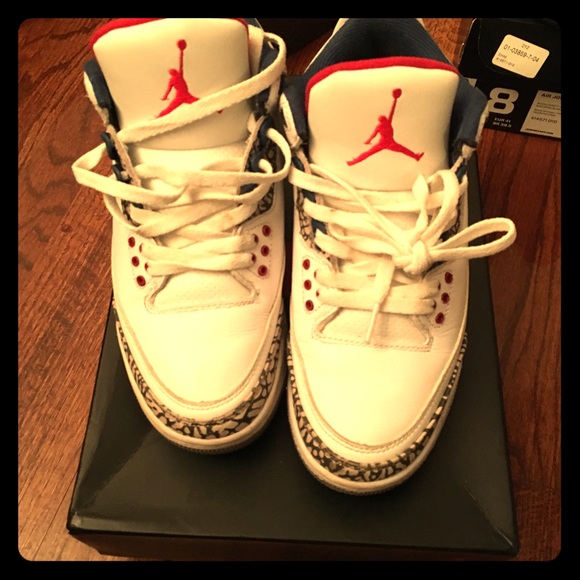 Jordan True Blue 3 (iii). Like new. Size 8